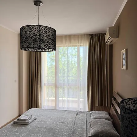 Golden Line Apartment Warna