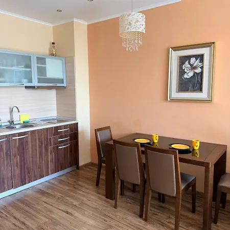 Golden Line Apartment Warna